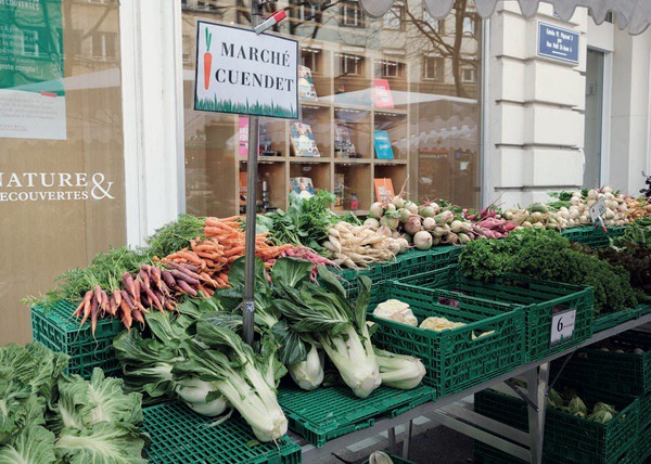 Légumes sur étal de marché